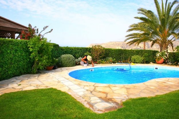 ahorrar-agua-en-la-piscina